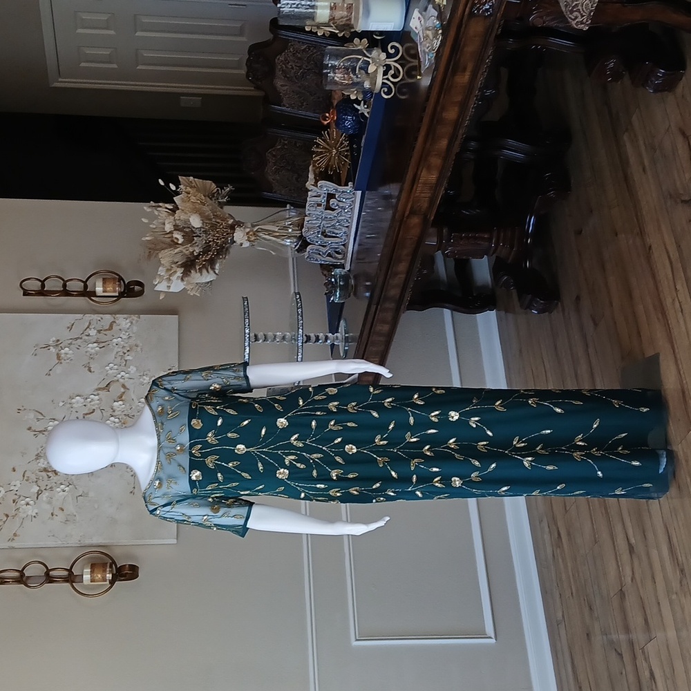 New Papell Studio Green Beaded Floor-Length Evening Formal Gown. Size 8 - Picture 9 of 17